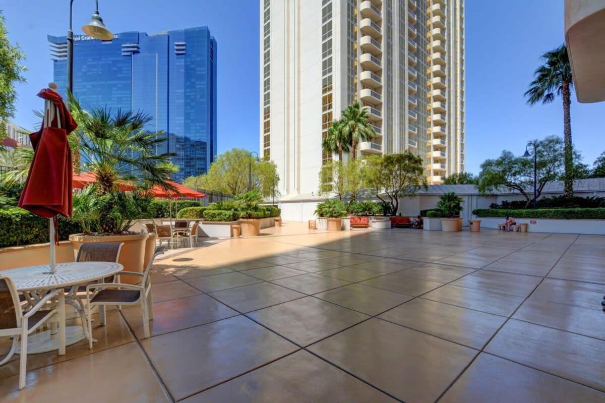 Mgm Signature-33-709 F1 Track & Strip View Balcony Las Vegas Buitenkant foto
